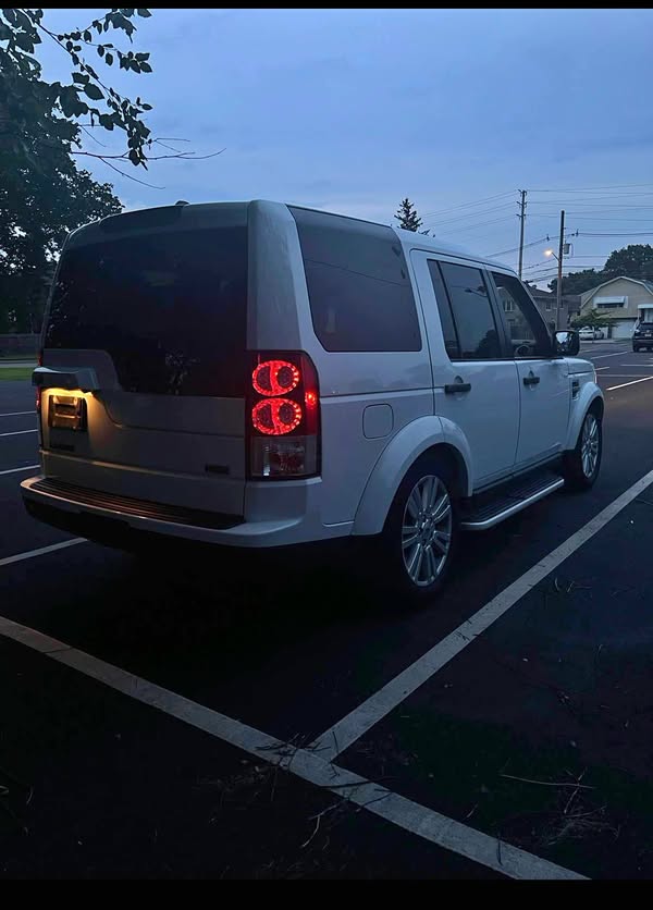 2012 Land Rover LR4 - HSE LUX Sport Utility 4D