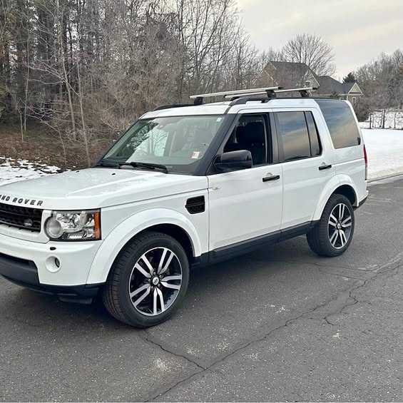 2011 Land Rover LR4 - With  1 year Warranty