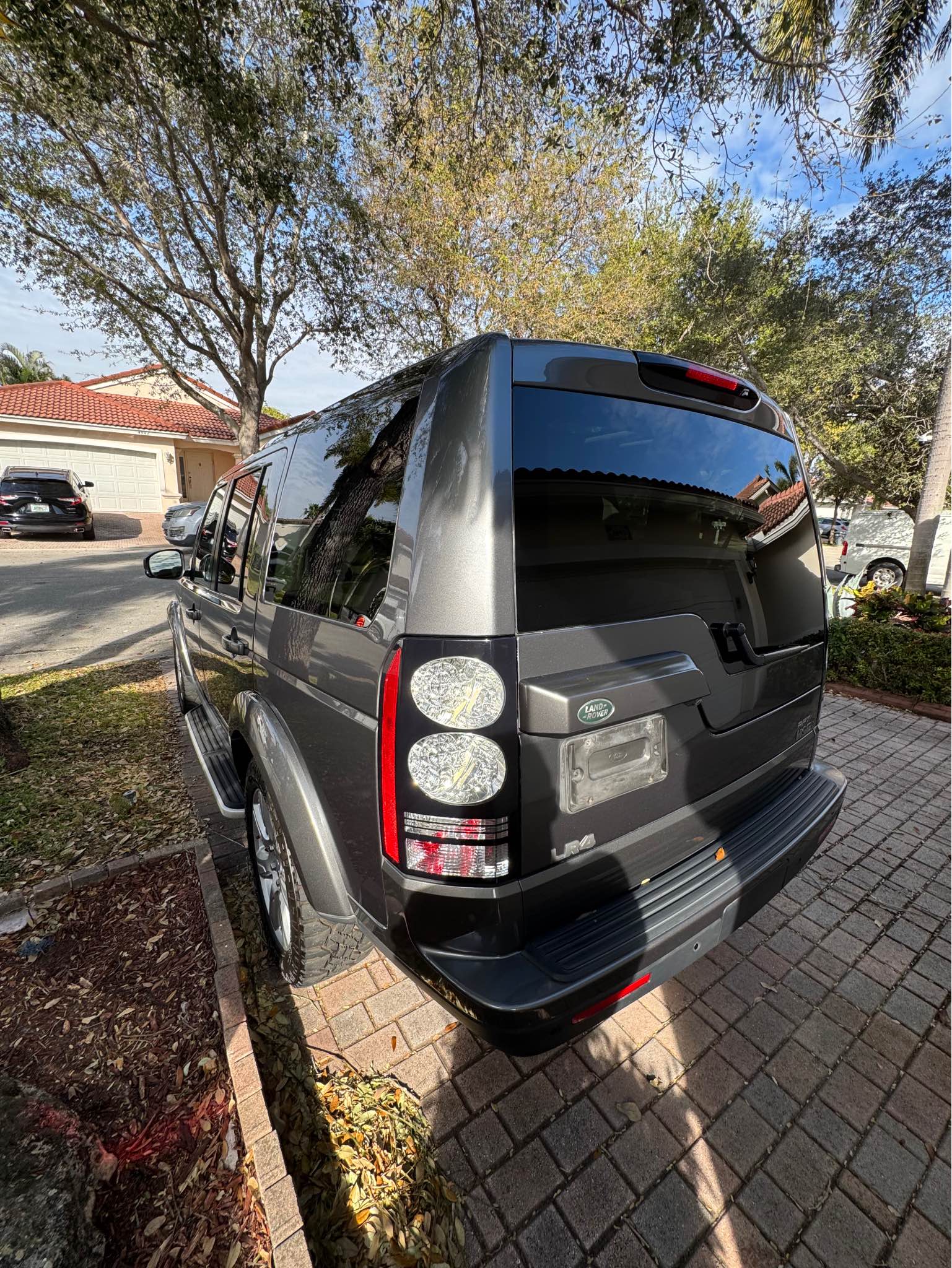 2015 Land Rover LR4 - HSE LUX Sport Utility 4D