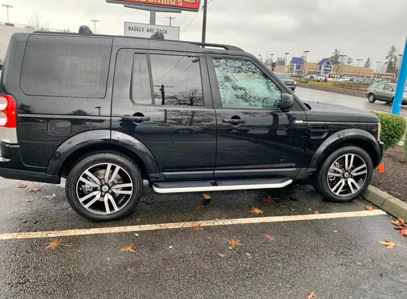 2011 Land Rover LR4 - HSE LUX Sport Utility 4D