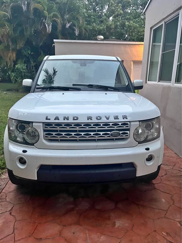 2012 Land Rover LR4 - HSE LUX Sport Utility 4D