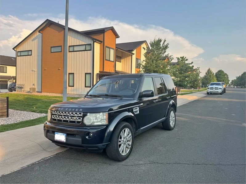2011 Land Rover LR4 - HSE LUX Sport Utility 4D