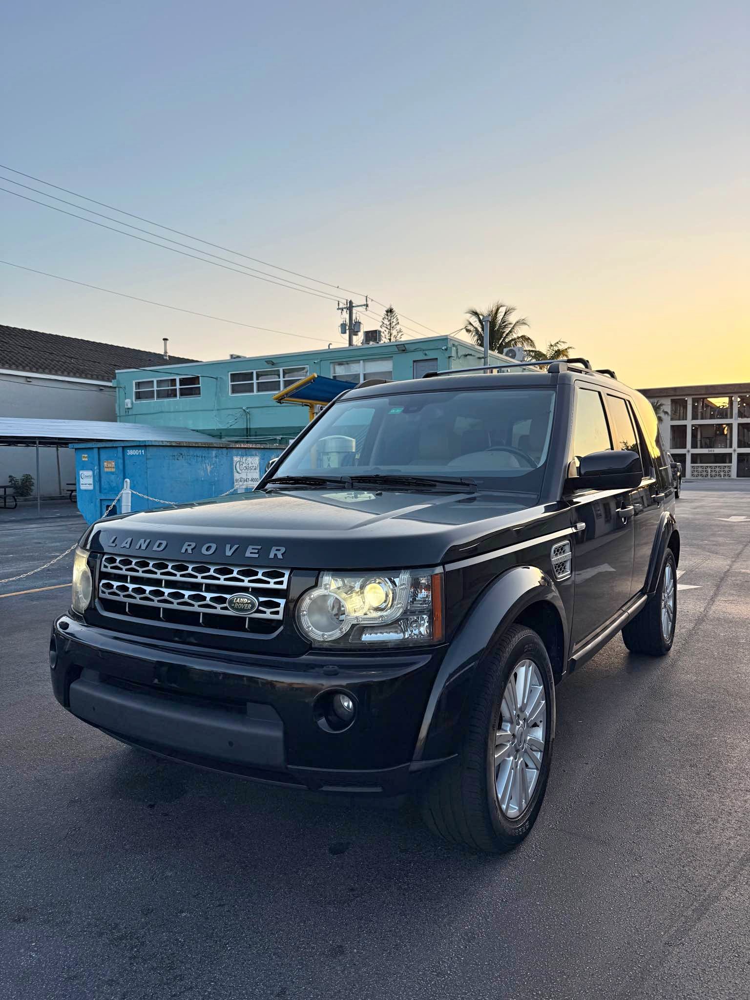2010 Land Rover LR4 - HSE LUX Sport Utility 4D