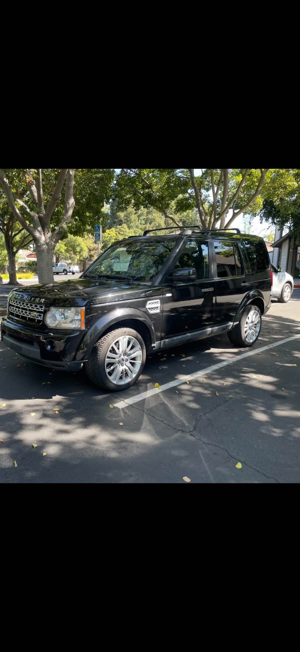 2010 Land Rover LR4 - HSE LUX Sport Utility 4D