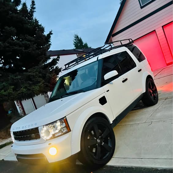 2012 Land Rover LR4 - HSE LUX Sport Utility 4D