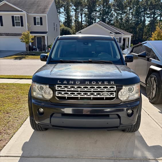 2012 Land Rover LR4 - HSE LUX Sport Utility 4D