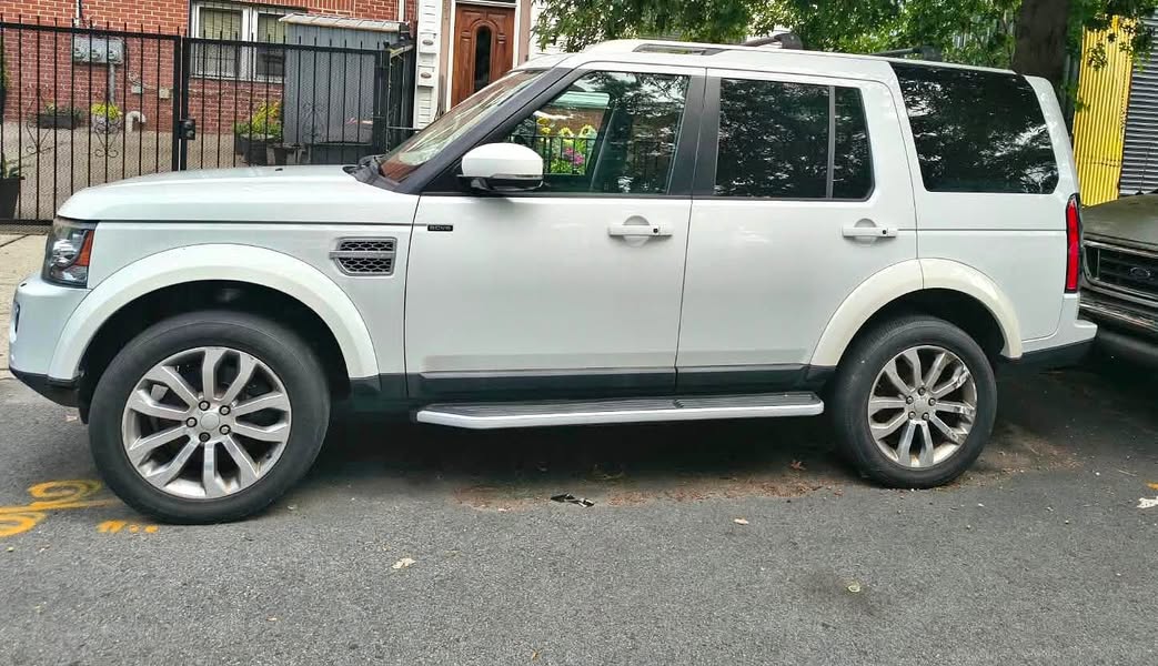 2016 Land Rover LR4 - LR4