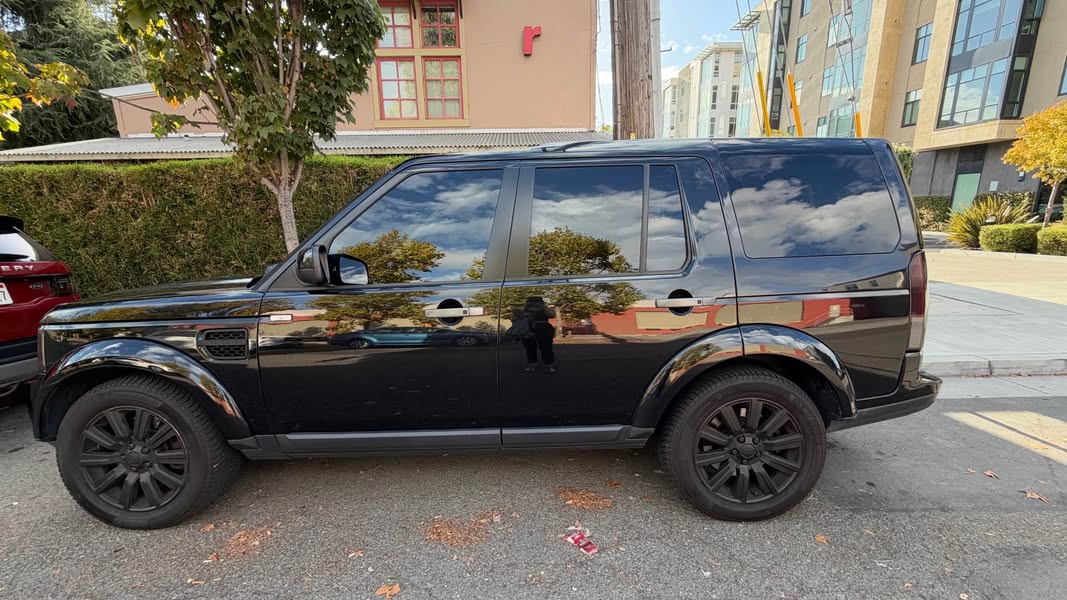 2012 Land Rover LR4 - HSE LUX Sport Utility 4D