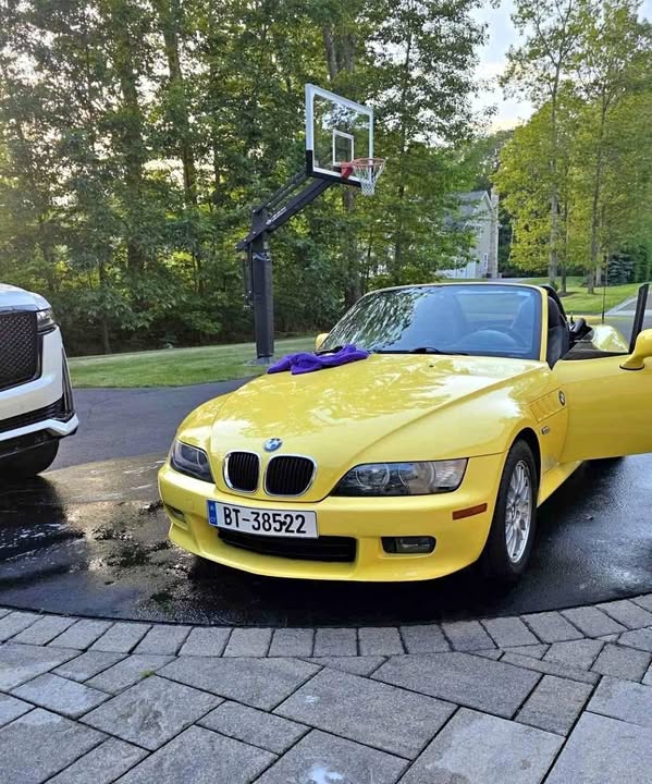 2001 BMW Z3 - 2.5i Roadster 2D