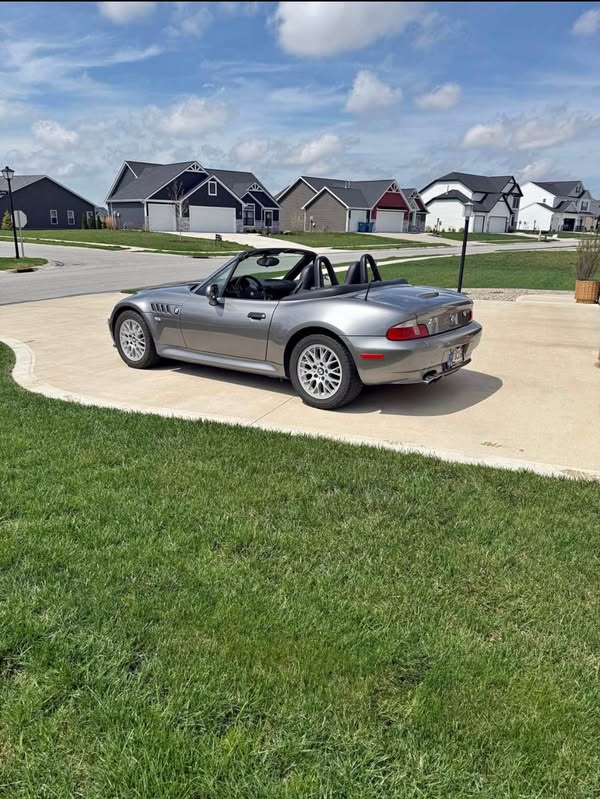2001 BMW Z3 - 2.5i Roadster 2D