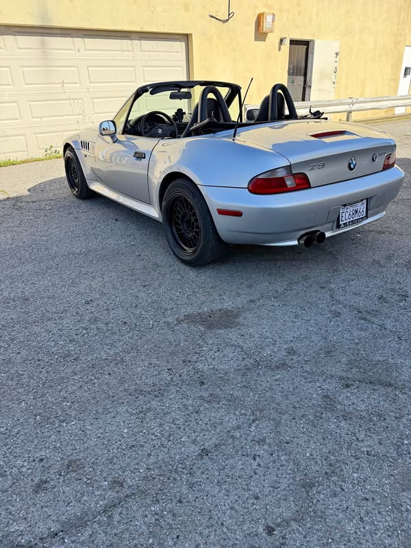 2001 BMW Z3 - 2.3 Roadster 2D