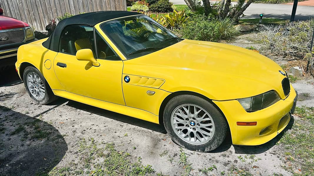 2001 BMW Z3 - 2.5i Roadster 2D