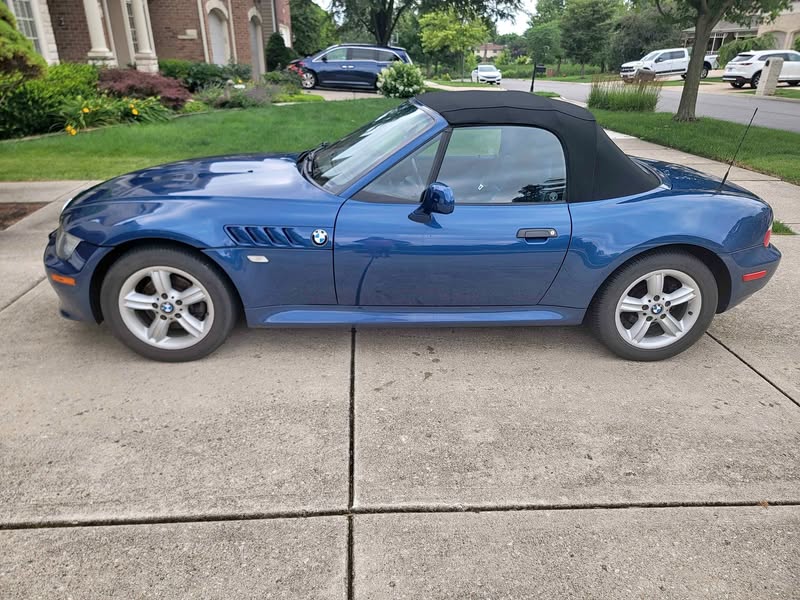 2001 BMW Z3 - 2.5i Roadster 2D