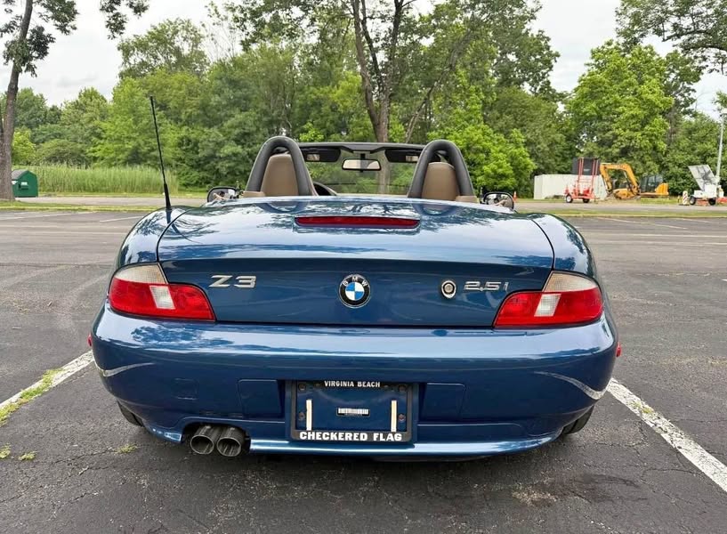 2001 BMW Z3 - 2.5i Roadster 2D