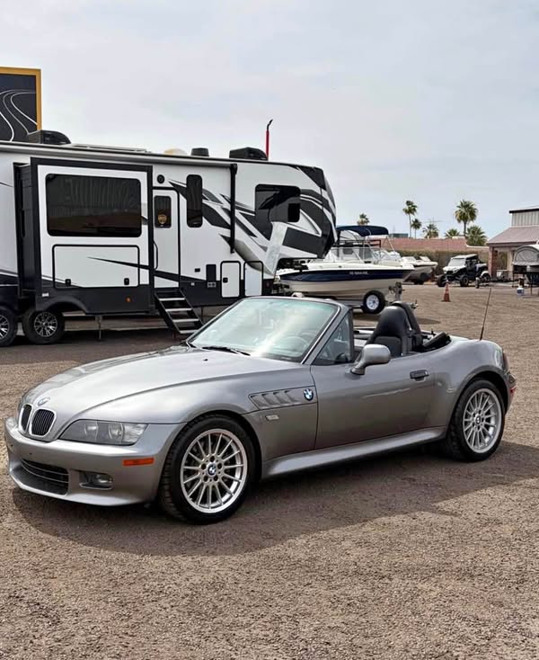 2002 BMW Z3 - 3.0i Roadster 2D