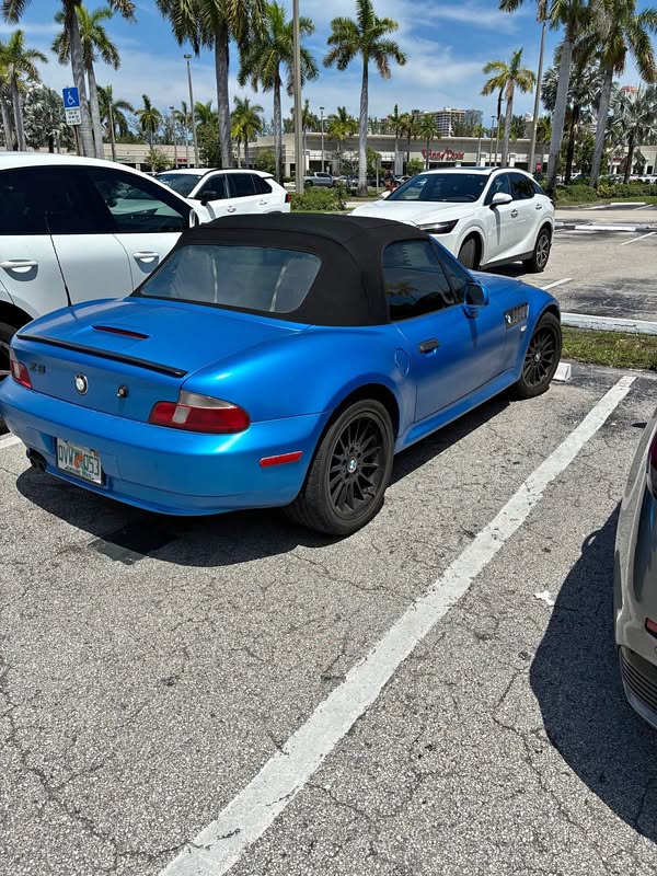 2001 BMW Z3 - 2.5i Roadster 2D