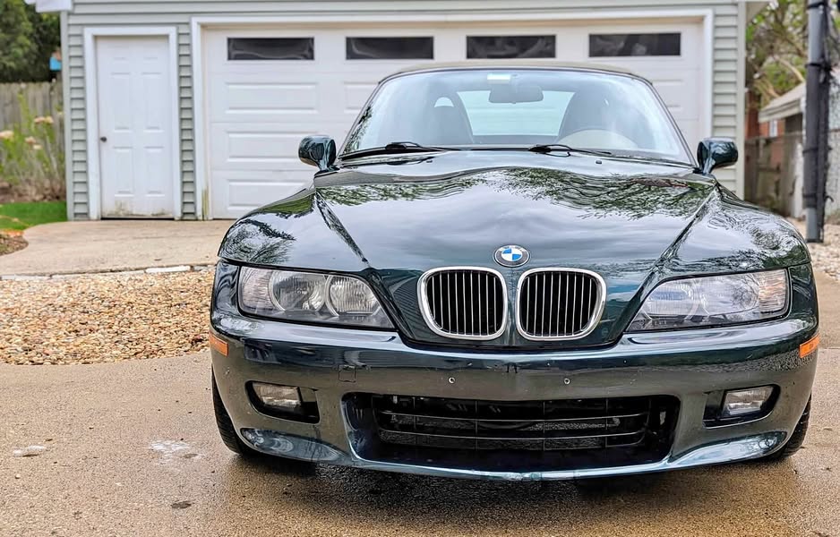 2001 BMW Z3 - 3.0i Roadster 2D