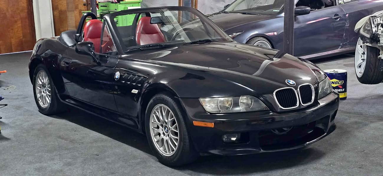 2001 BMW Z3 - 2.5i Roadster 2D
