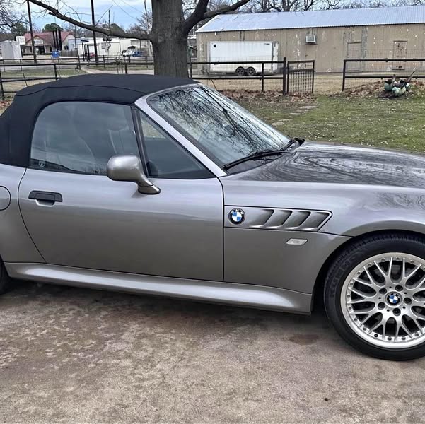 2001 BMW Z3 - 3.0i Roadster 2D
