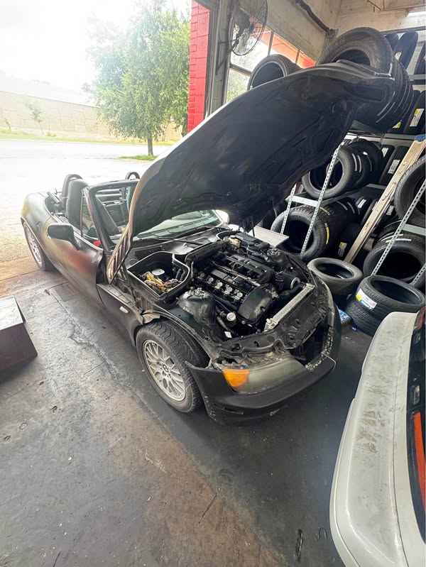 2001 BMW Z3 - 2.5i Roadster 2D