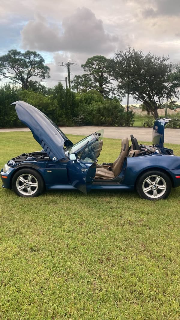 2001 BMW Z3 - 2.5i Roadster 2D