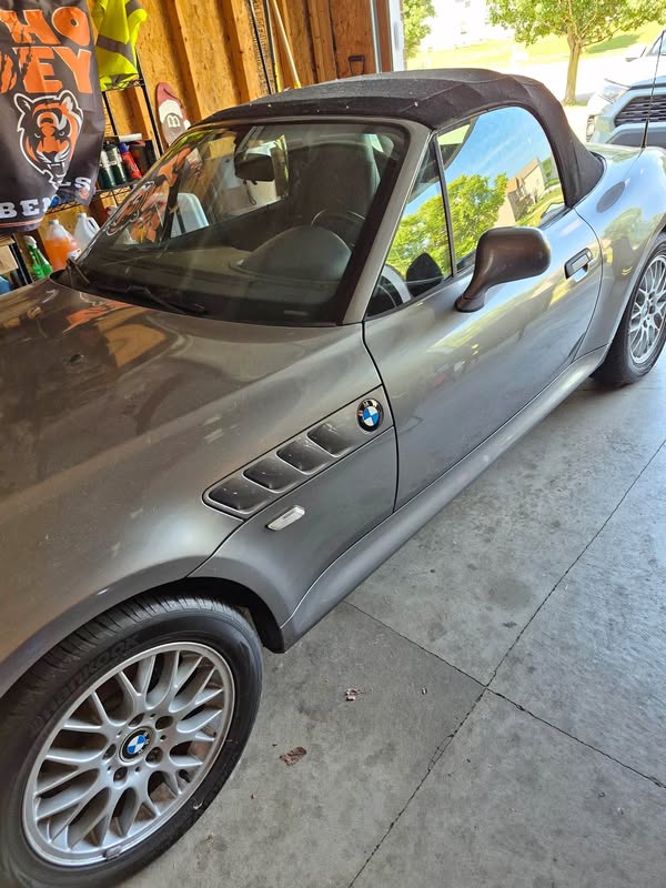 2002 BMW Z3 - 2.3 Roadster 2D
