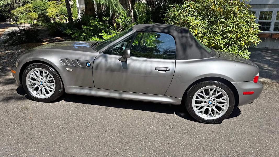 2002 BMW Z3 - 3.0i Roadster 2D