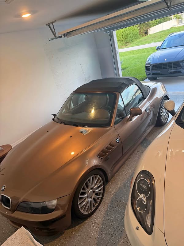 2001 BMW Z3 - 3.0i Roadster 2D