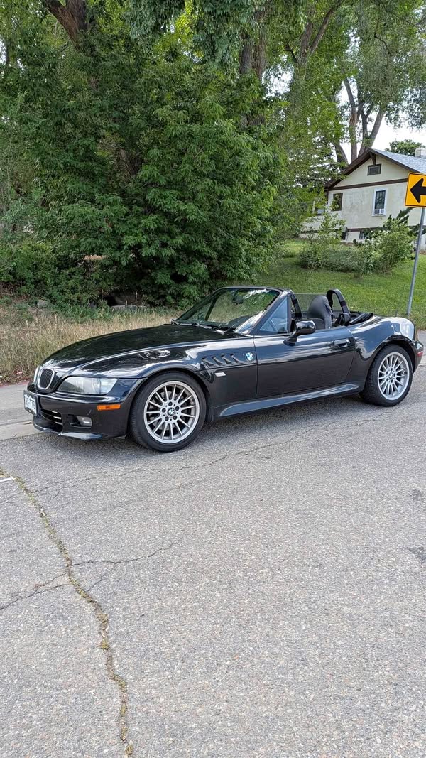 2002 BMW Z3 - 3.0i Roadster 2D