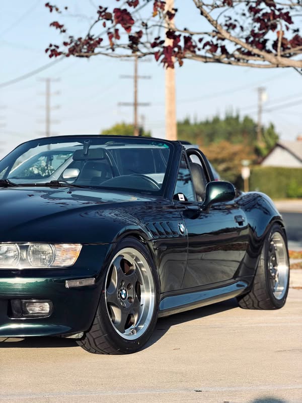 2001 BMW Z3 - 2.5i Roadster 2D