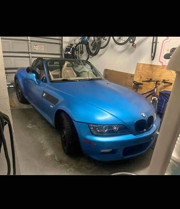 2001 BMW Z3 - 2.5i Roadster 2D