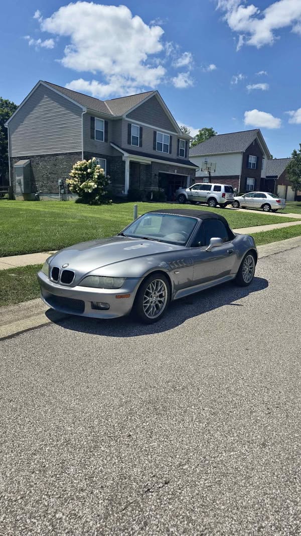 2002 BMW Z3 - 3.0i Roadster 2D