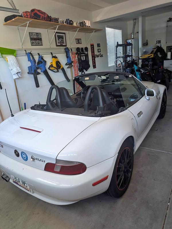2001 BMW Z3 - 2.5i Roadster 2D