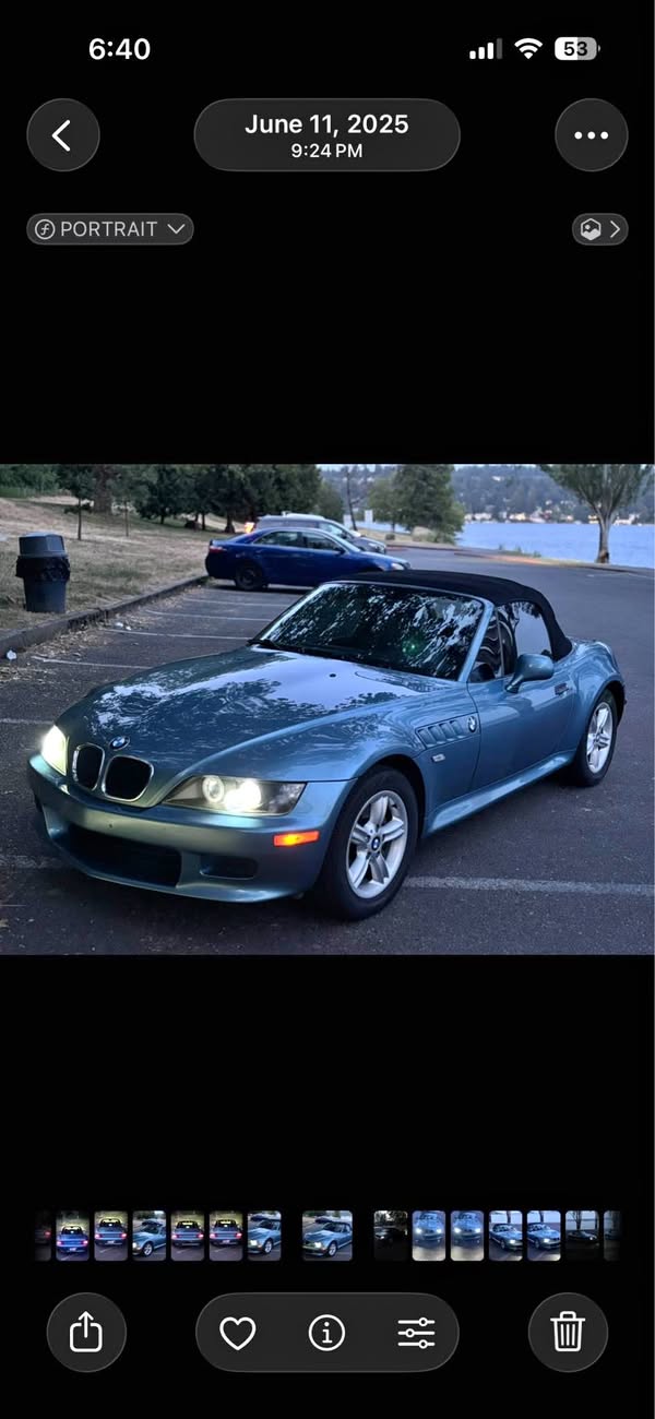 2000 BMW Z3 - 2.5i Roadster 2D