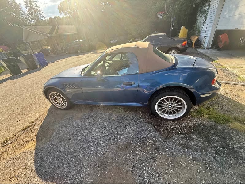 2001 BMW Z3 - 3.0i Roadster 2D