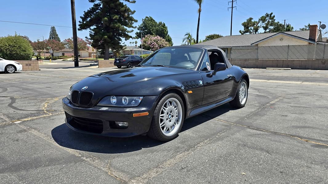 1999 BMW Z3 - 2.5i Roadster 2D