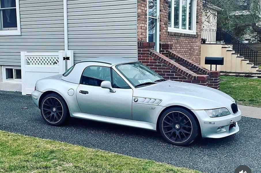 2001 BMW Z3 - 3.0i Roadster 2D