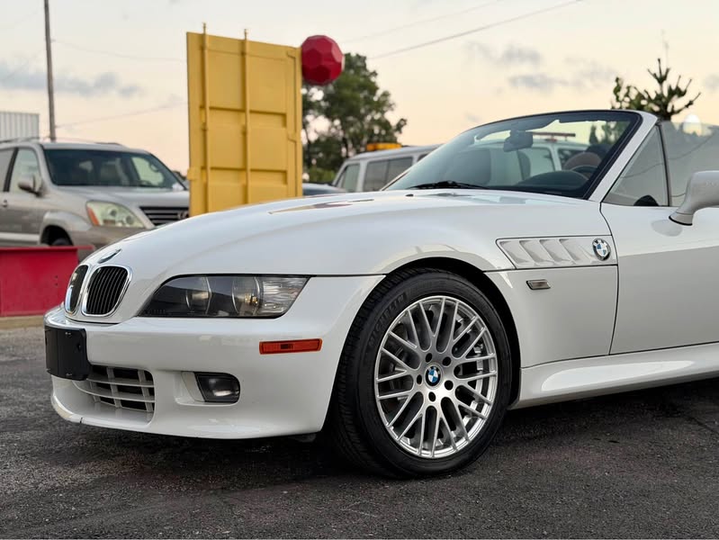 2001 BMW Z3 - 3.0i Roadster 2D