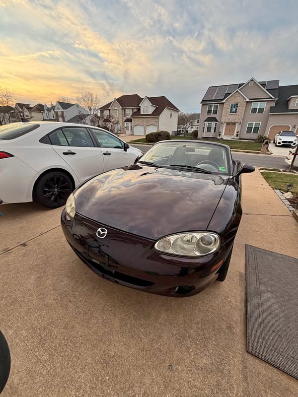 2004 Mazda MAZDA MX-5 Miata RF - Club Convertible 2D