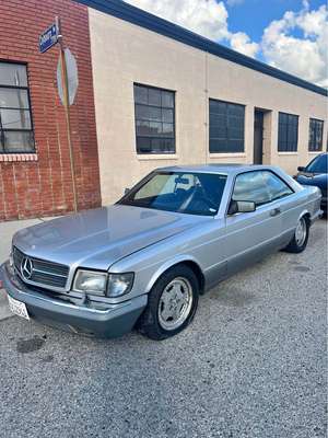 1989 Mercedes-Benz 560 sec - Wood trim accents