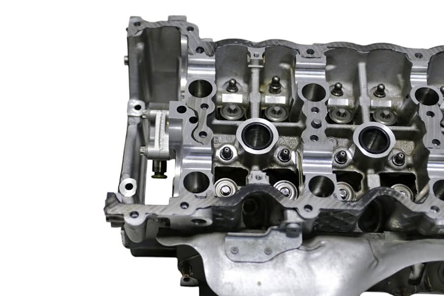 Mercedes-benz E63 Cls63 Amg 5.5l Left Side Engine Cylinder Head 2012 - 2018