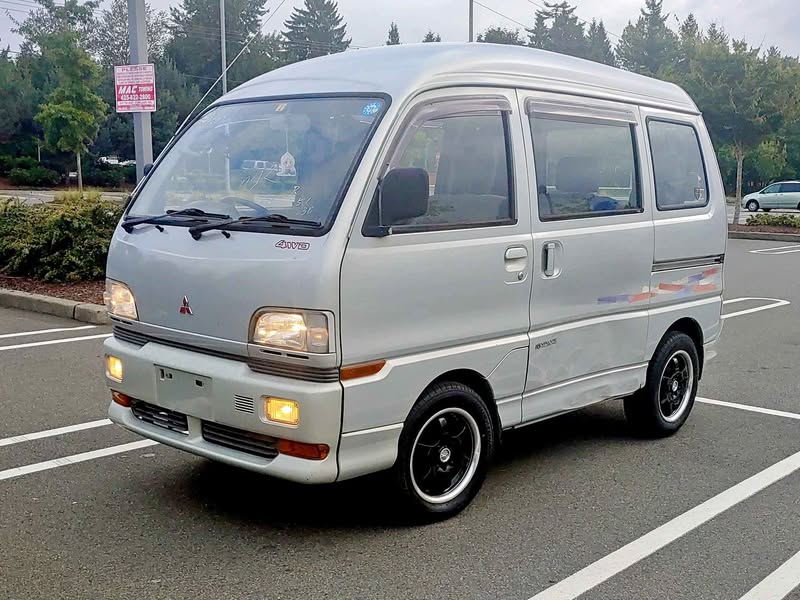 1994 Mitsubishi minicab bravo