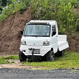 2000 Mitsubishi Minicab  plow and tracks