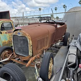 1929 Ford Model A Roadster with car trailer