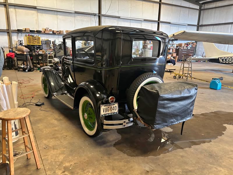 1930 Ford Model A - Tudor