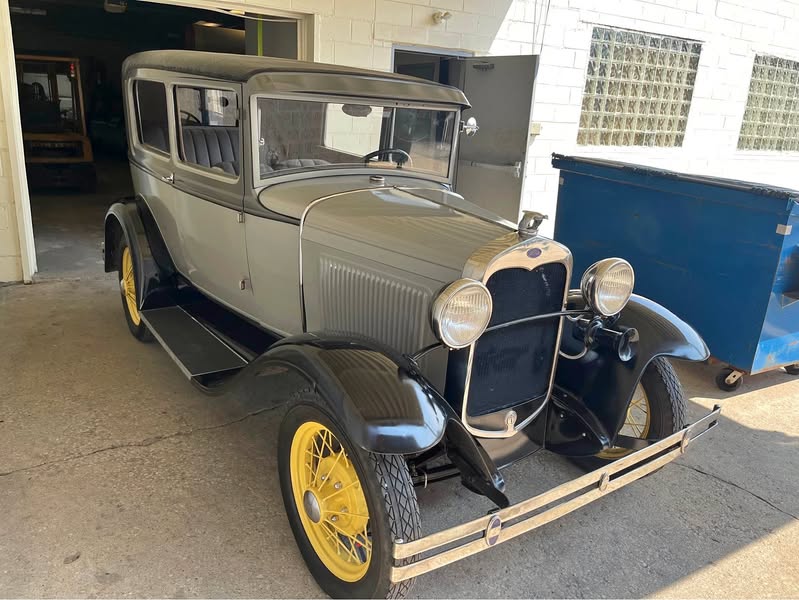1930 Ford Model A - Coupe