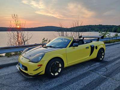 2000 Toyota MR2 - Spyder Convertible 2D