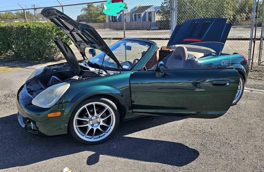 2004 Toyota MR2 - Spyder