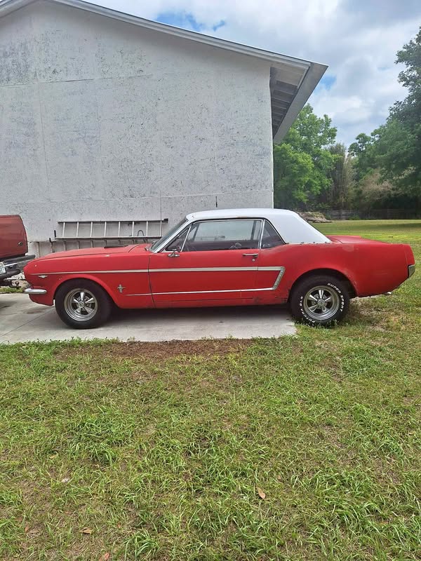 1965 Ford Mustang - Coupe 2D