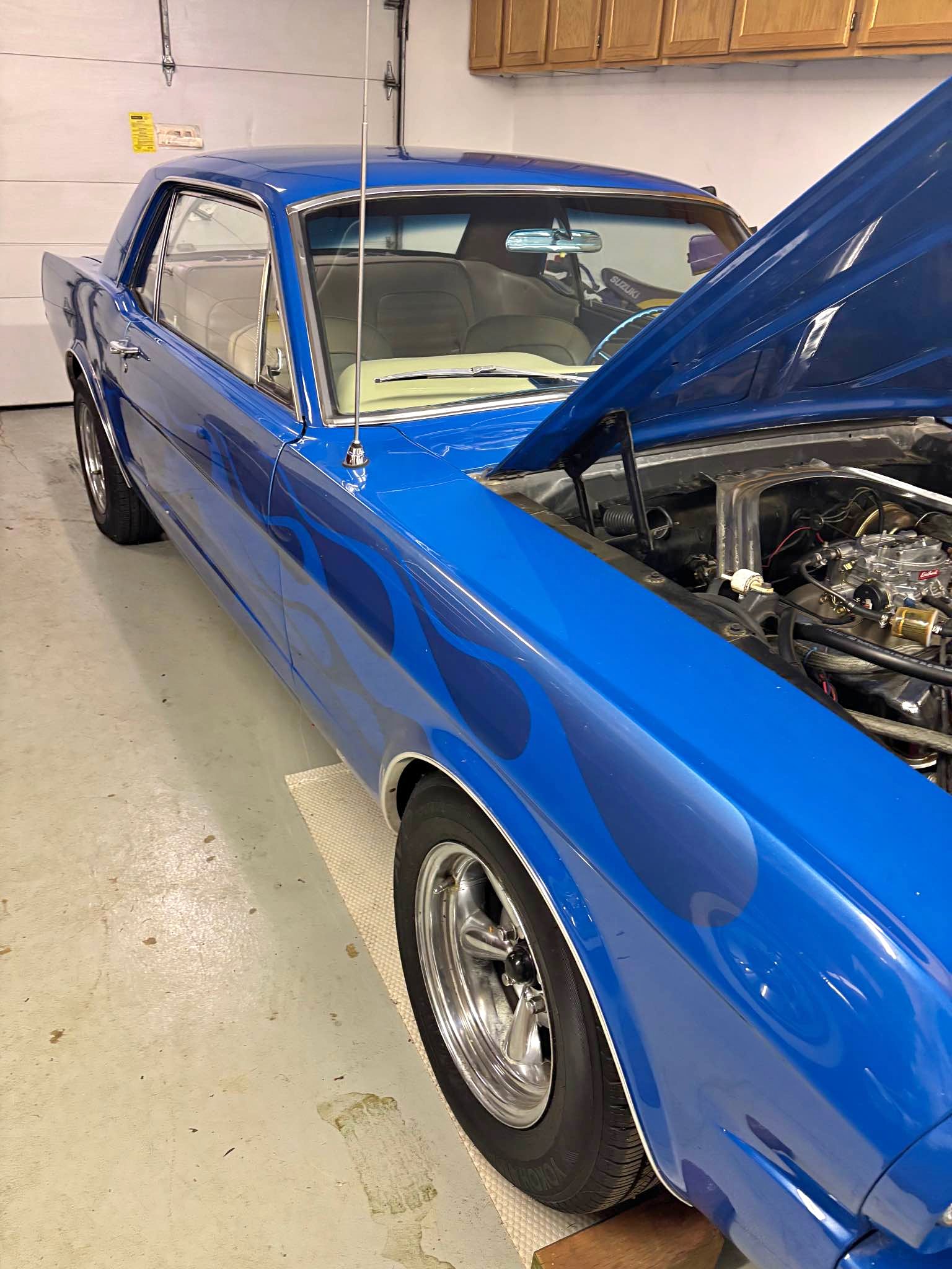 1965 Ford Mustang - Coupe 2D